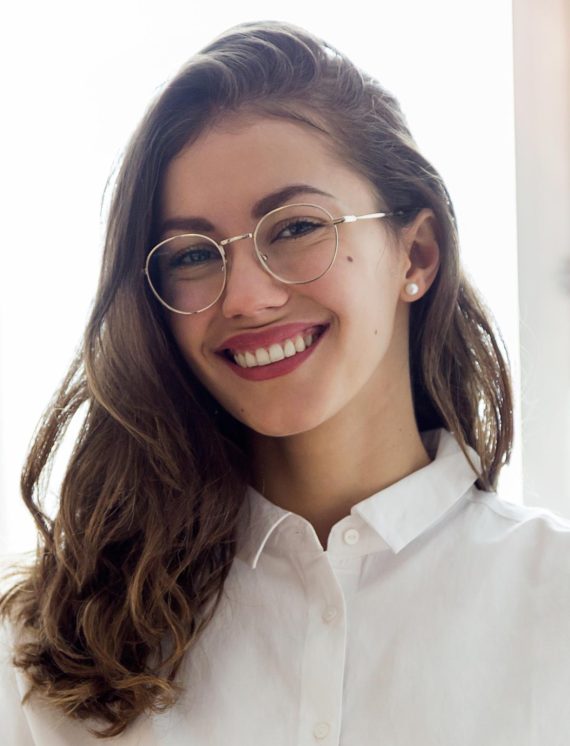 beautiful-smiling-businesswoman-with-eyeglasses-2F9GDZX