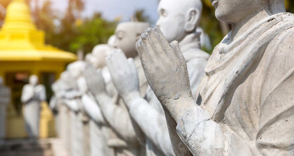 buddha-statues-in-a-temple-on-sri-lanka-closeup-P32HJMW