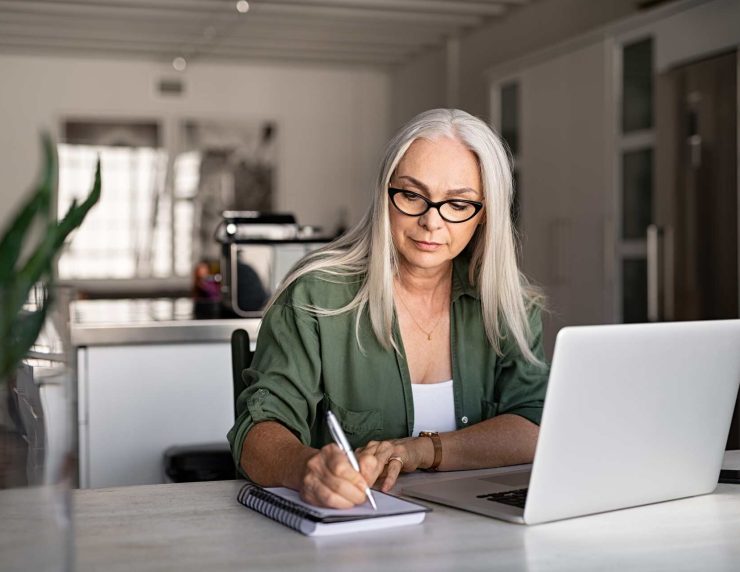 senior-fashionable-woman-working-at-home-PRY4EXQ