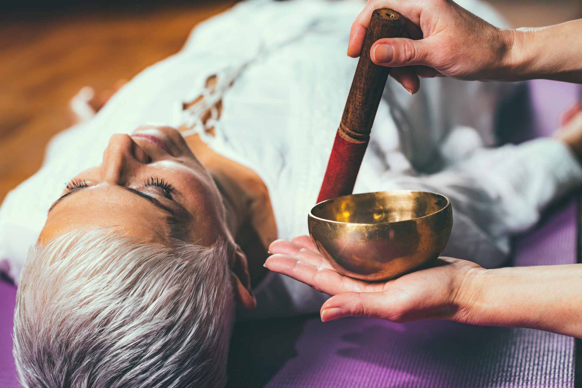 sound-meditation-tibetan-singing-bowl-VECWPNZ