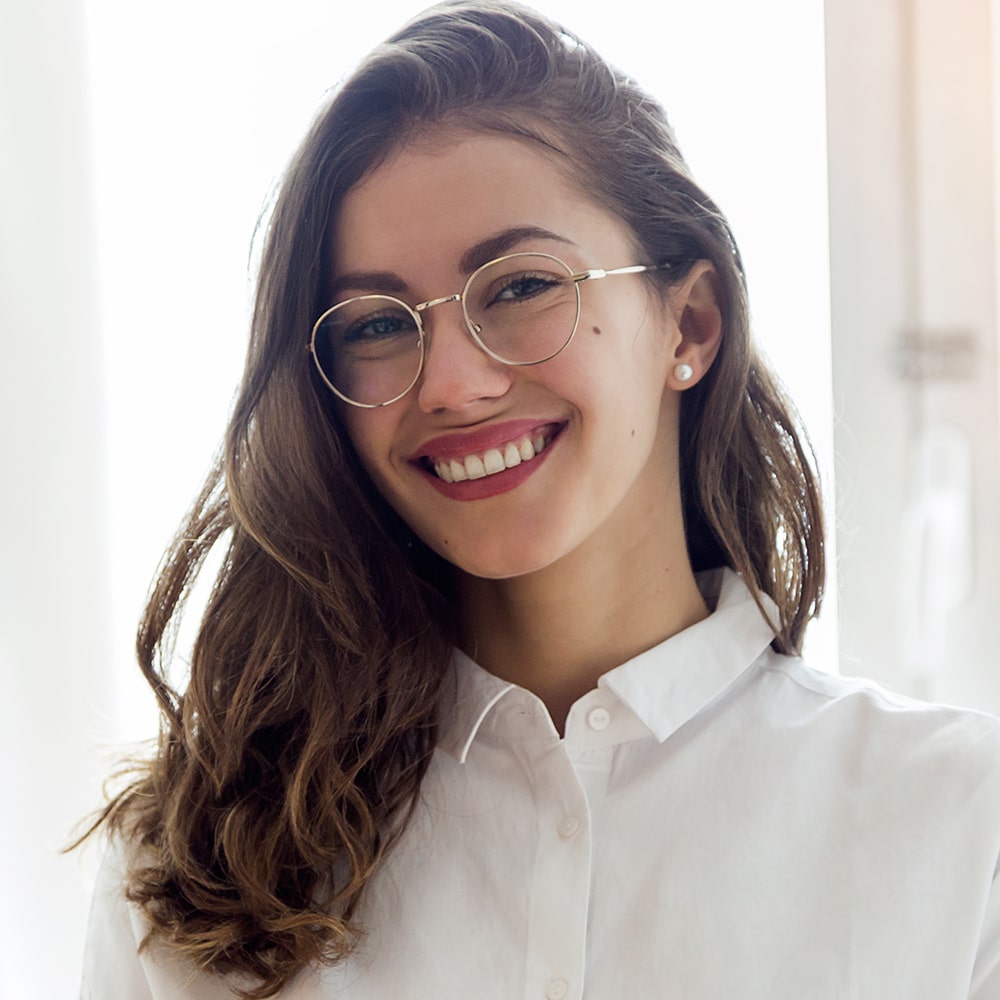 beautiful-smiling-businesswoman-with-eyeglasses-2F9GDZX