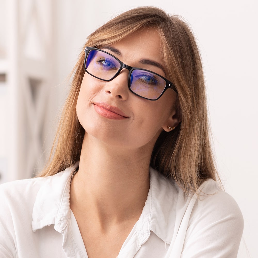 confident-businesswoman-smiling-at-camera-sitting-NHJXPND